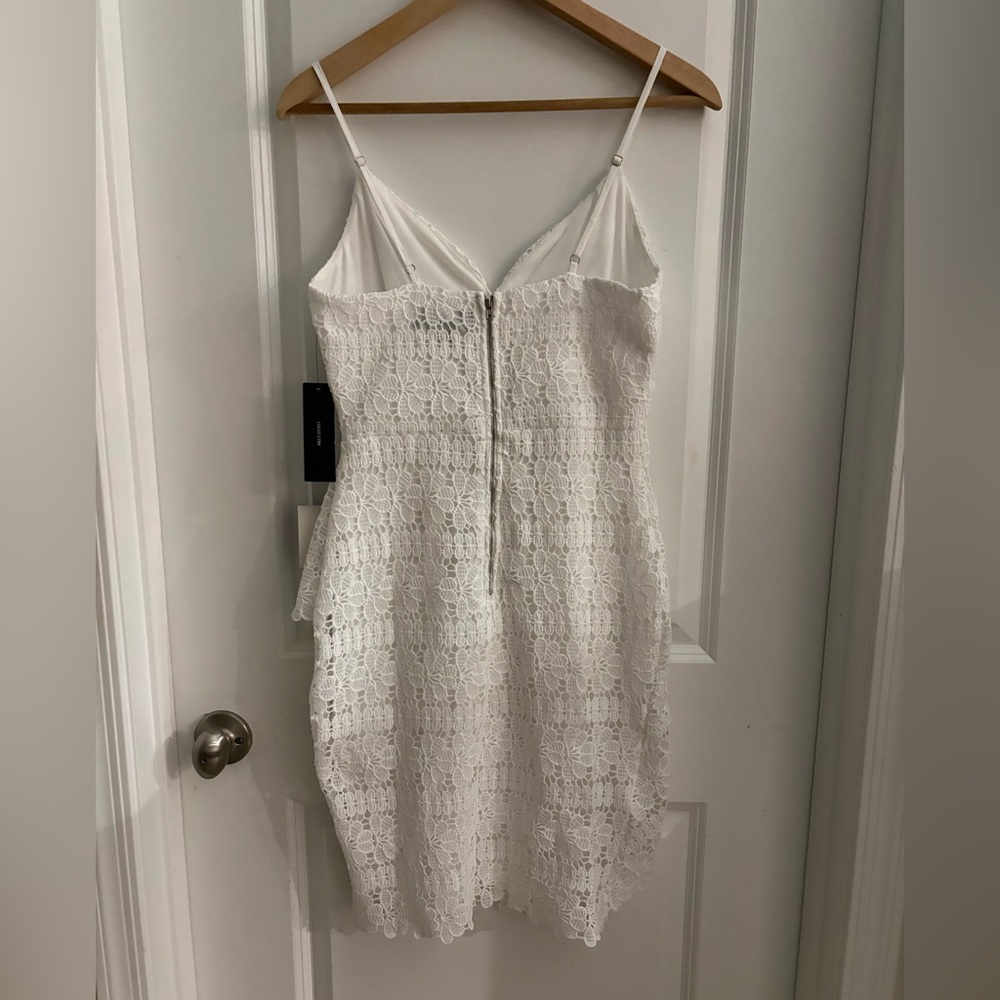 Lulus White Lace Peplum Feminine Dress S NWT - Picture 4 of 7